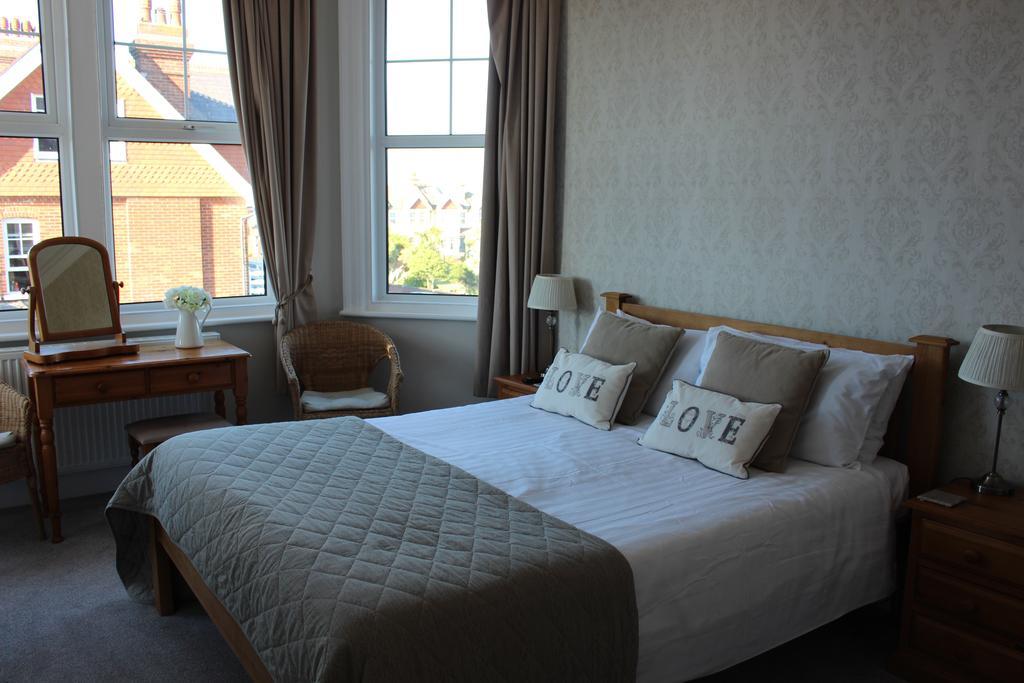 Beamsley Lodge B&B อีสต์บอร์น ภายนอก รูปภาพ
