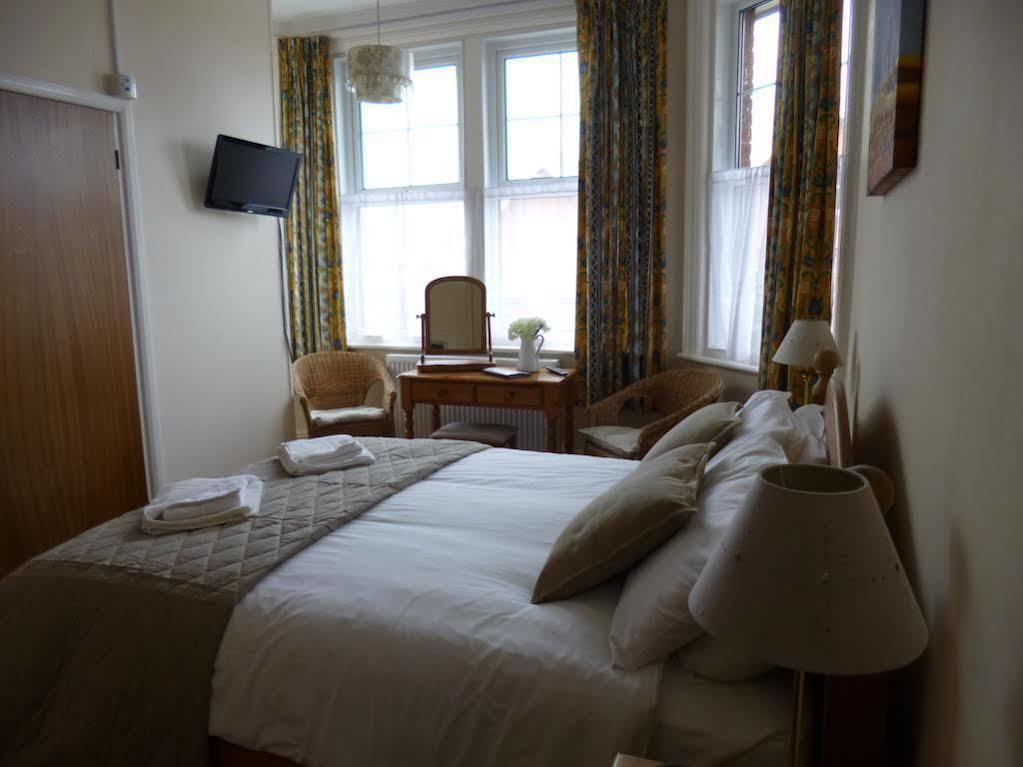 Beamsley Lodge B&B อีสต์บอร์น ภายนอก รูปภาพ
